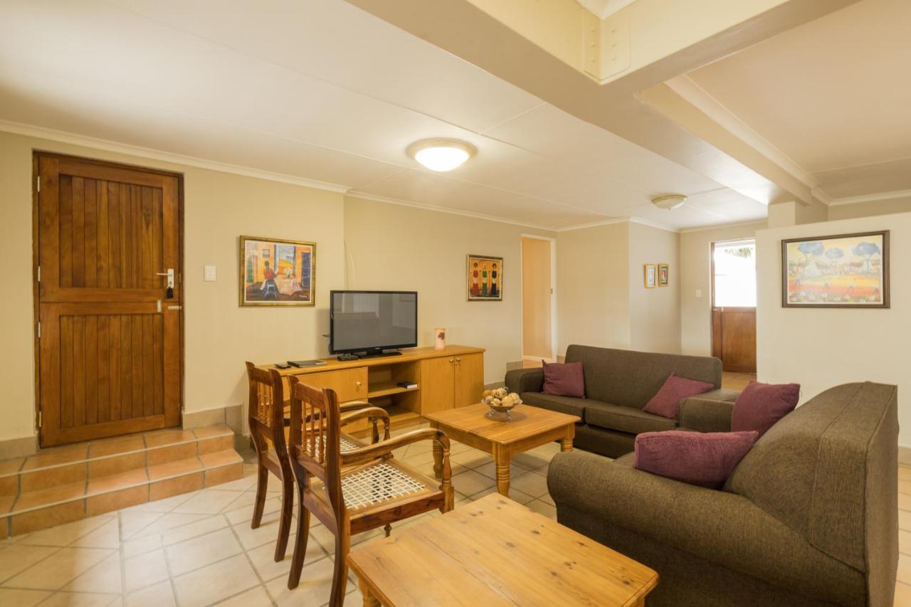 Kouwdouw Guest Farm Villa George Bagian luar foto