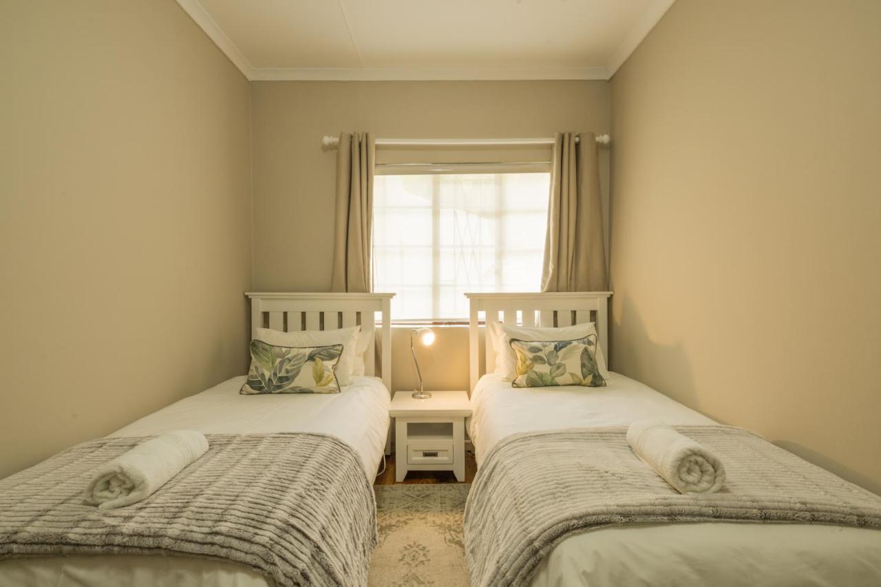 Kouwdouw Guest Farm Villa George Bagian luar foto